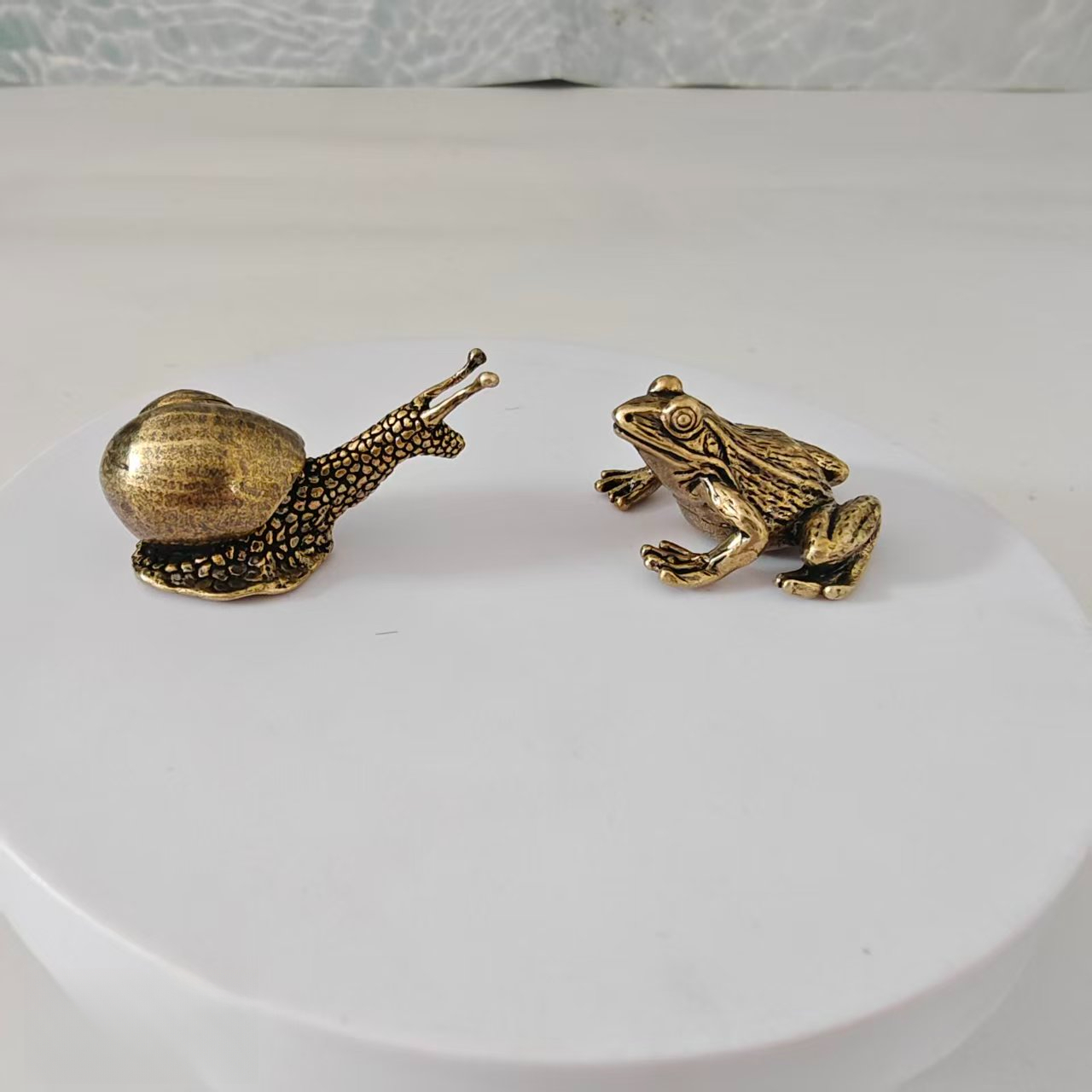 Aquarium Fish Types - 2 pieces of brass frog and