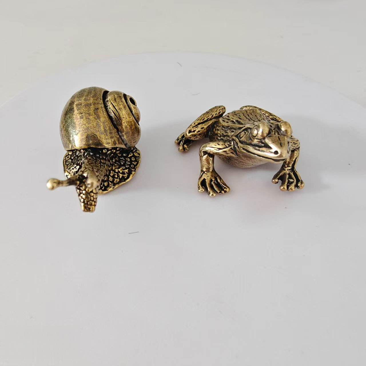 2 pieces of brass frog and sna - Aquarium Fish Types recension och pris